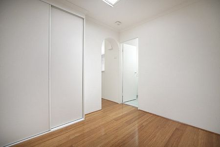 NESTLED BETWEEN TOORAK & HAWKSBURN VILLAGE WITH CITY VIEWS! - Photo 4