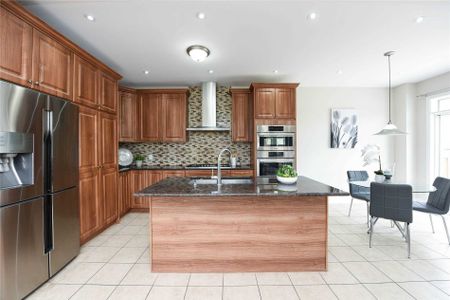 For Lease - 2 Falling Leaf Drive, Caledon, Ontario - Photo 3