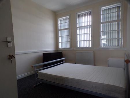 5 bedroom flat to rent - Photo 3