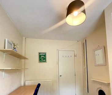 5 bedroom house of multiple occupation to rent - Photo 1