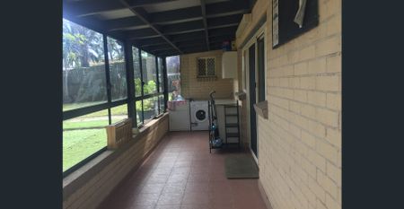 Secluded Furnished Lower Ground Flat in Quiet No Through Road Facing Large Backyard - Photo 5