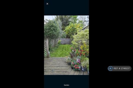 1 bedroom in a house share to rent - Photo 3