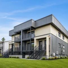1 room apartment of 97m² in Gatineau - Photo 2