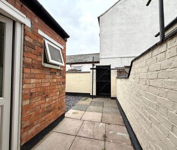2 bedroom terraced house to rent - Photo 4