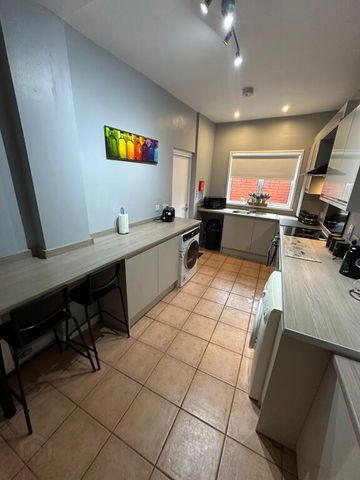 Room1, 229 Donegall Rd, Belfast, BT12 5NB - Photo 5