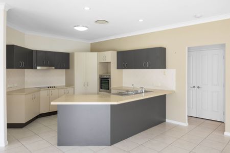 Peaceful Family Living - Photo 2