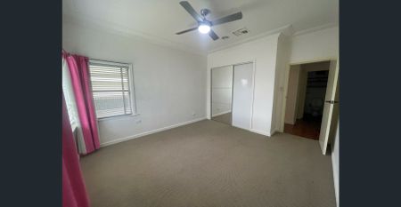 Spacious 4-Bedroom Home with Large Backyard and Outdoor Entertaining Area - Photo 5