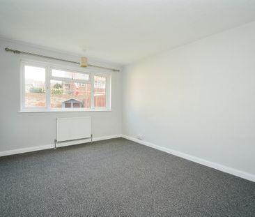 Leavesden Road, Weybridge, KT13 - Photo 2