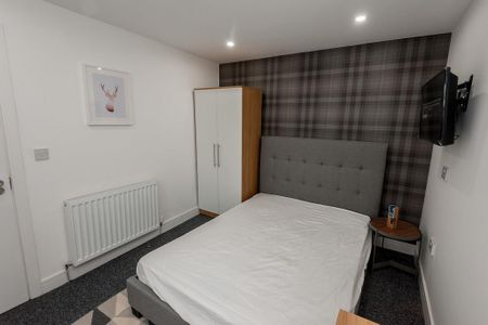 4 bedroom terraced house to rent - Photo 3