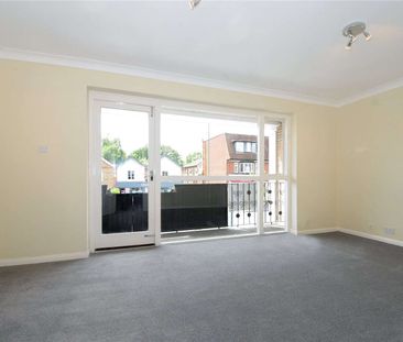 First floor maisonette set over two floors offering three bedrooms ... - Photo 2