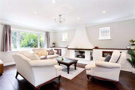 Beautiful family home in a sought after area of Virginia Water - Photo 5