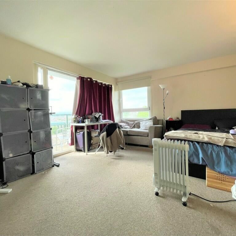Studio Flat, Irving House, BS1 - Photo 1