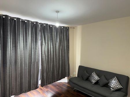 2 Bed Flat, Hatherley Gardens, E6 - Photo 4