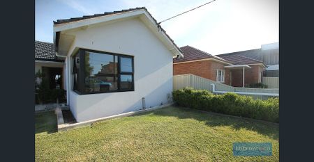 Brand New Modern Granny Flat!! - Photo 3