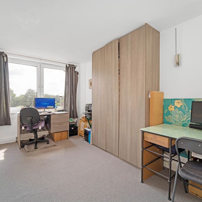 Penton Hall Drive, Staines-upon-Thames, TW18 2HR - Photo 1