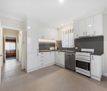 Modern Comfort in Prime Wendouree Location - Photo 5