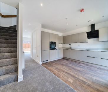 3 bedroom semi-detached house to rent - Photo 5