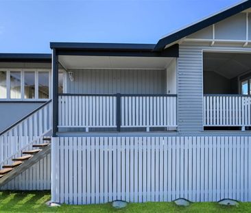 MODERN 3 BEDROOM HOME + CENTRAL LOCATION + CLASSIC CHARACTER! - Photo 5