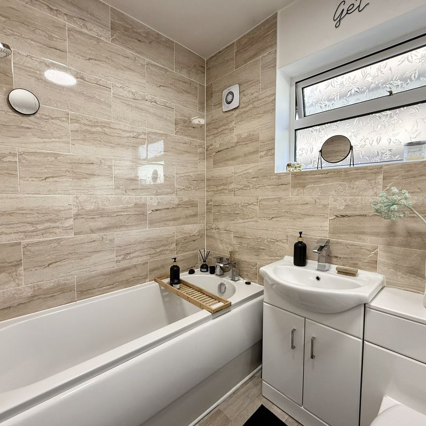 High Street, Wadworth - Photo 1