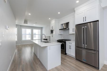 Townhouse Near Rec Centre - Photo 3