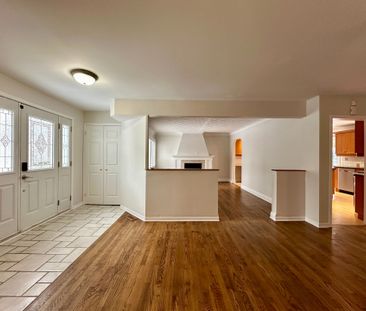 For Lease - 21 Granton Avenue, Meadowlands - Crestview and Area, On... - Photo 2