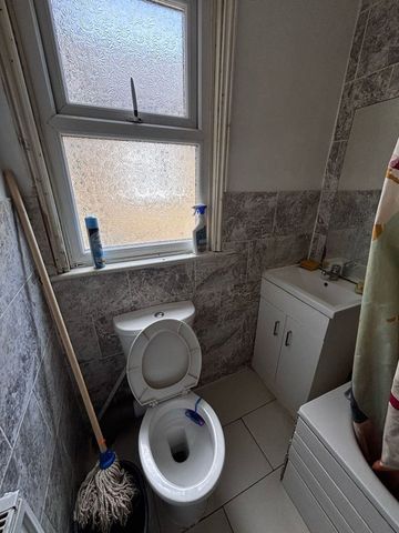 Room in a Shared House, Margery Park Road, E7 - Photo 5