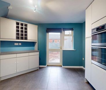 3 bedroom semi-detached house to rent - Photo 6