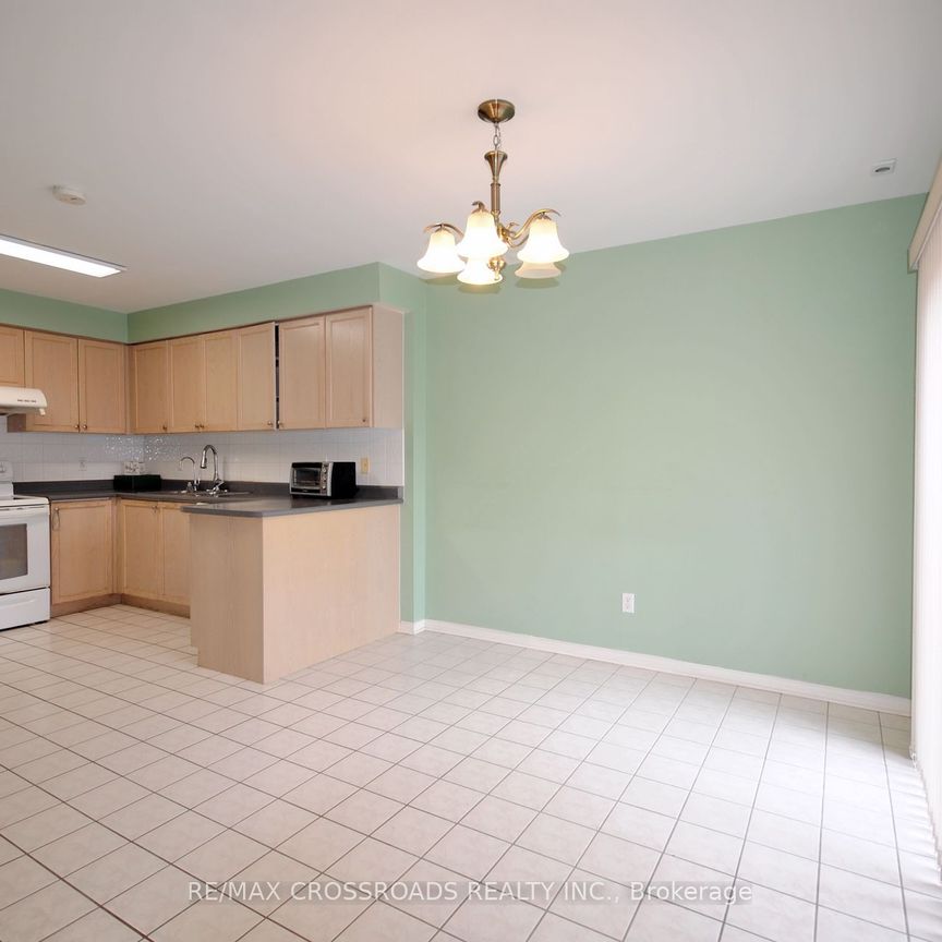 Condo Townhouse For Lease | E8086384 - Photo 1