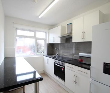 4 bedroom flat to rent - Photo 2