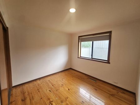 LOCATION, LOCATION, LOCATION! - Photo 4