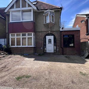 Groundfloor Spacious Annex Studio available to rent in the centre of Uxbridge (opposite to Brunel University) Including bills £1000 - Photo 2