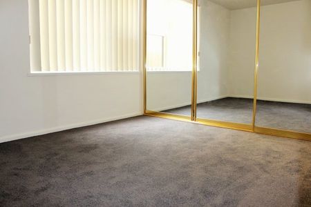 Two Bedroom Ground Floor Apartment in Ideal Location. - Photo 3