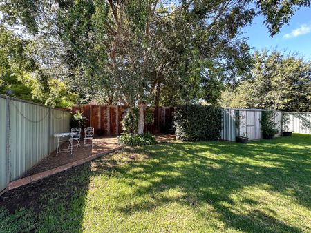Charming Family Home in Dubbo - Photo 3