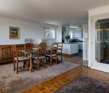 Zu vermieten - Schönes möbliertes 4.5-Zimmer-Apartment mit Seeblick... - Photo 3