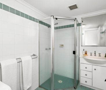 Spacious and well presented - Photo 5