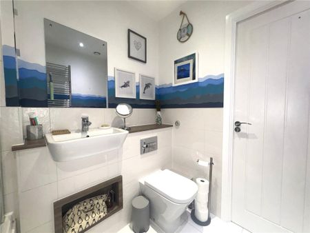 1 bed Upper Floor Flat for rent - Photo 5