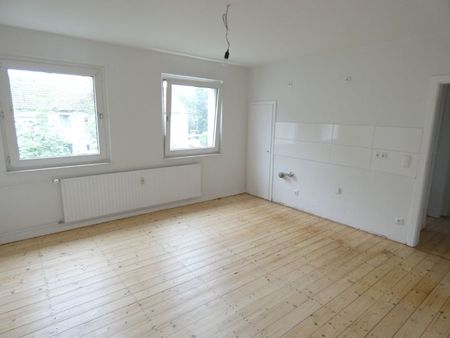 Modernisierte Wohnung mit großem Balkon - Photo 3