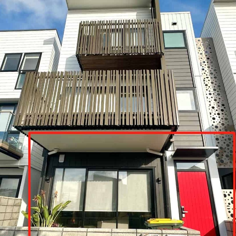 Beautiful 3 Bedroom Townhouse in Hobsonville - Photo 1