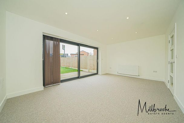 4 bedroom semi-detached house to rent - Photo 1