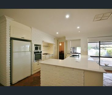 UNFURNISHED Lovely and Spacious 4 x 2 Home - Photo 5