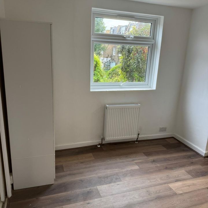 Studio Flat, Batoum Gardens, W6 - Photo 1