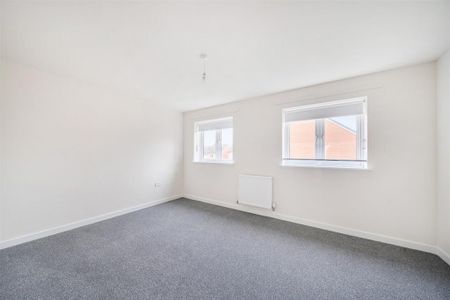 4 bedroom detached house to rent - Photo 2