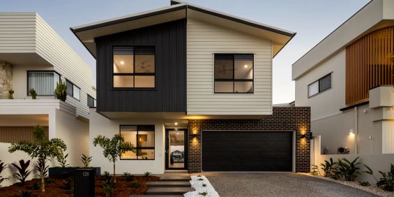 LUXURY WATERFRONT LIVING ON COOLUM PARADE Contact Julie Sykes 0438 050 110 - Photo 3