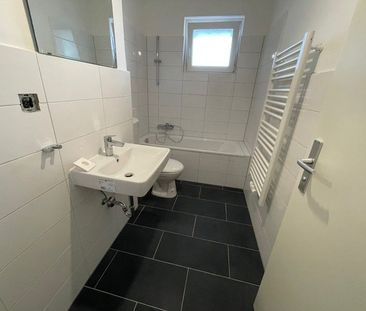 Frisch saniert: Großzügige 1-Zimmerwohnung mit Balkon - Foto 1