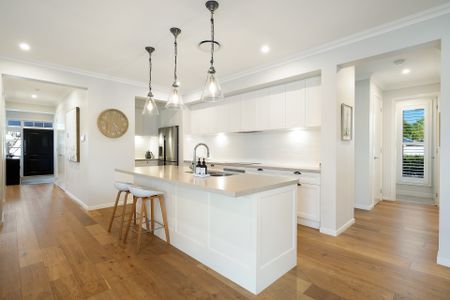 9 Eagle Avenue, Burleigh Waters QLD 4220 - House For Rent | Domain - Photo 2