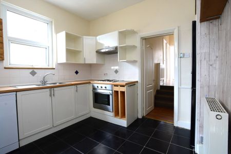 2 Bed Maisonette Unfurnished and Well Presented in Hither Green SE13 6SB - Photo 4