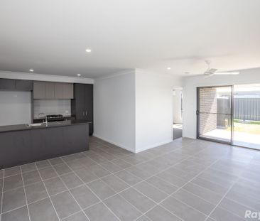 BRAND NEW 4 BEDROOM DUPLEX!! - Photo 5