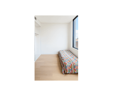 Modern 1-Bedroom Apartment with Parking & Storage –2 minutes walk t... - Photo 2