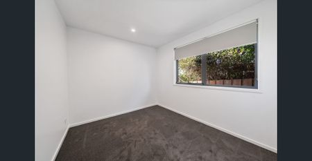 Modern 3 Bedroom Unit In Great Location - Photo 5