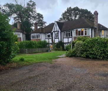 A friendly and peaceful co-living pad in Beckenham - Photo 1